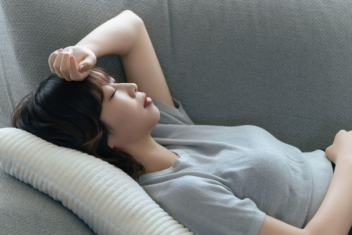 寝ても寝ても眠い女性の原因は?女性ホルモンや貧血と対処法を解説