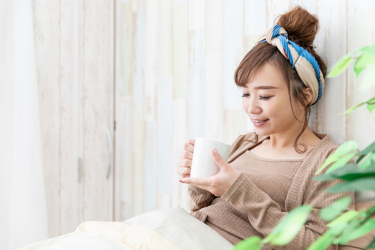 寝る前にプロテインを飲むメリットは?太るという噂やおすすめタイミング、飲み方も解説