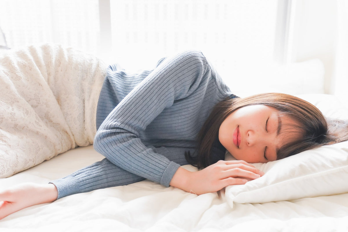 寝苦しい夏の夜の快眠対策は?寝苦しく感じる原因やエアコンの使用方法も解説