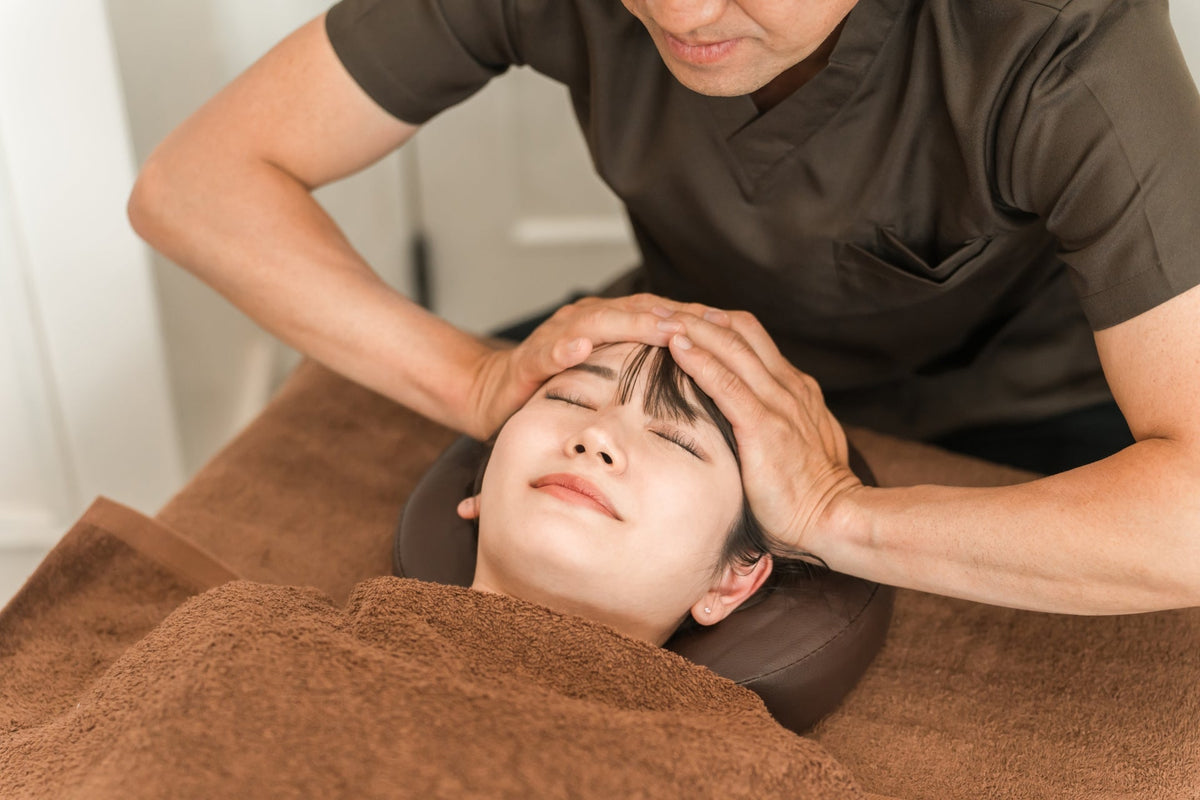 ヘッドマッサージで睡眠の質は上がる?正しいやり方とコツを解説
