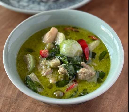 タイのグリーンカレーとはどのような料理?主な具材やレシピ、手軽に楽しむ方法を解説