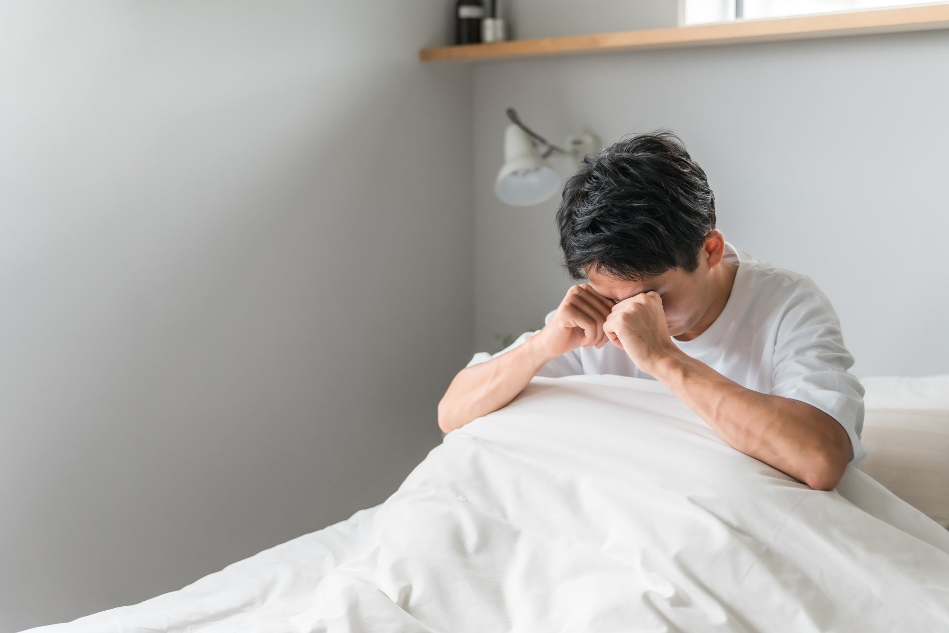 不眠症の種類は？症状、4つのタイプ別の原因や改善方法、セルフチェックを解説