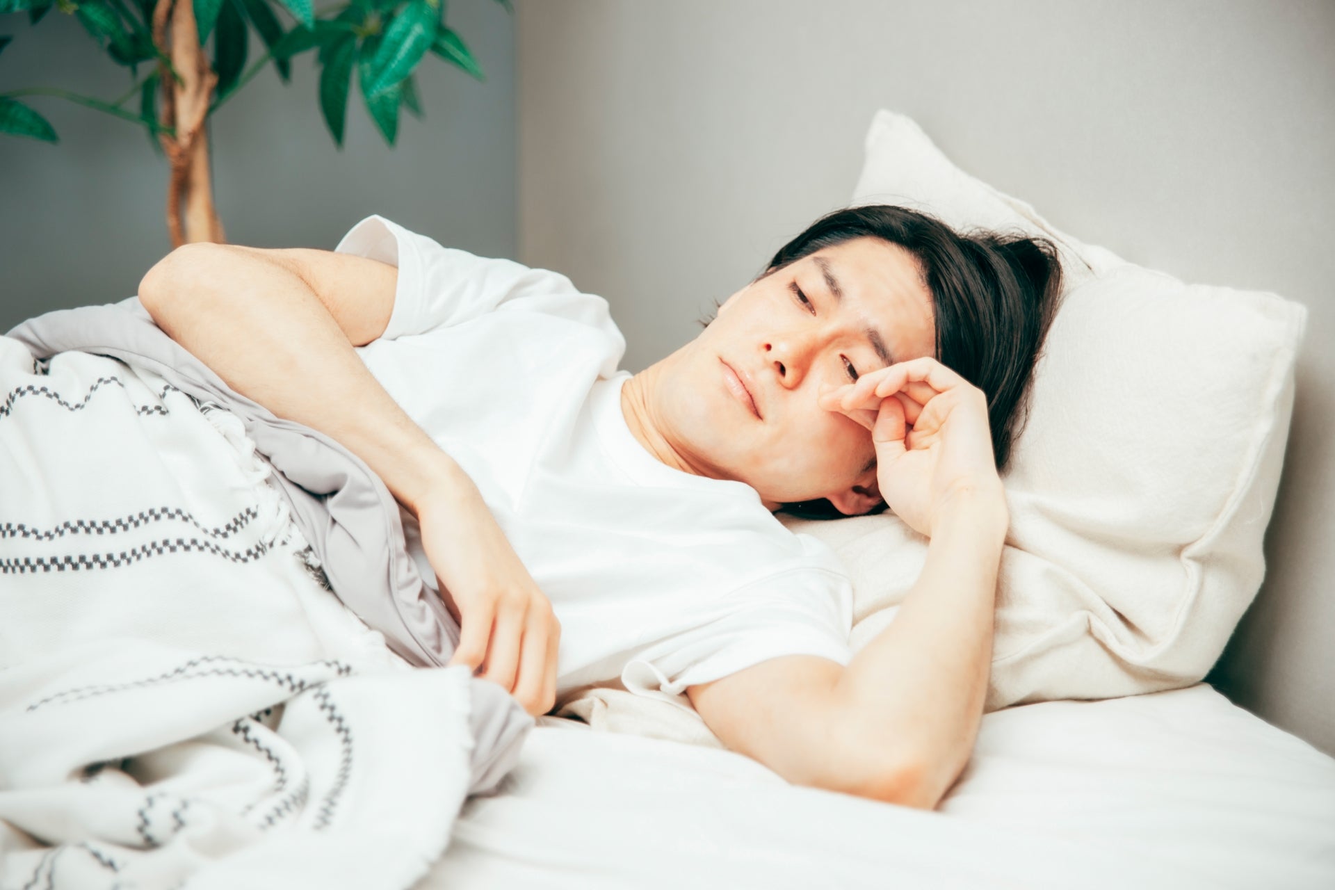 7時間寝れないと悪影響はある？不眠の原因と睡眠の質を向上させる方法を解説