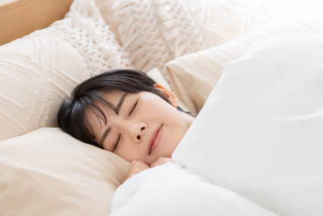 心と体をリラックスさせる方法とは？日常や寝る前に取り入れたいヒントを紹介