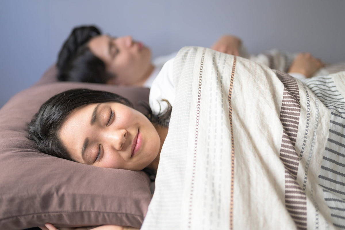 眠りによい音とは？睡眠への影響とおすすめの音、聴く際の注意点を解説