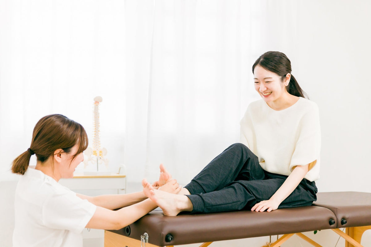足裏マッサージは寝る前が効果的？快眠やむくみに効くやり方とツボを解説